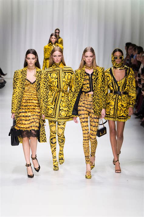 versace qizil sep|Versace clothing line.